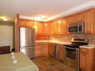 2828 N Burling St APT 201, Chicago, IL