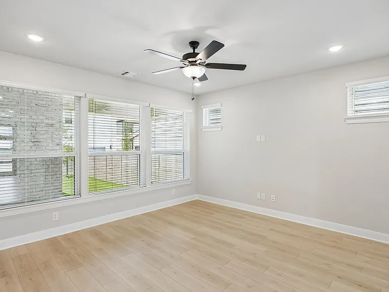 4816 Maxwell Dr — Photo 6