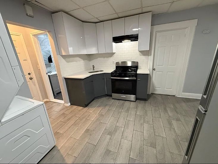 2nd image of 164 8th St #4