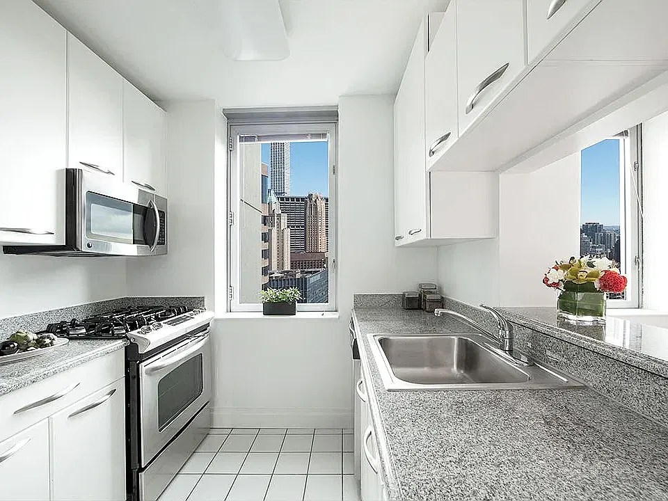 150 E 44th St #27B