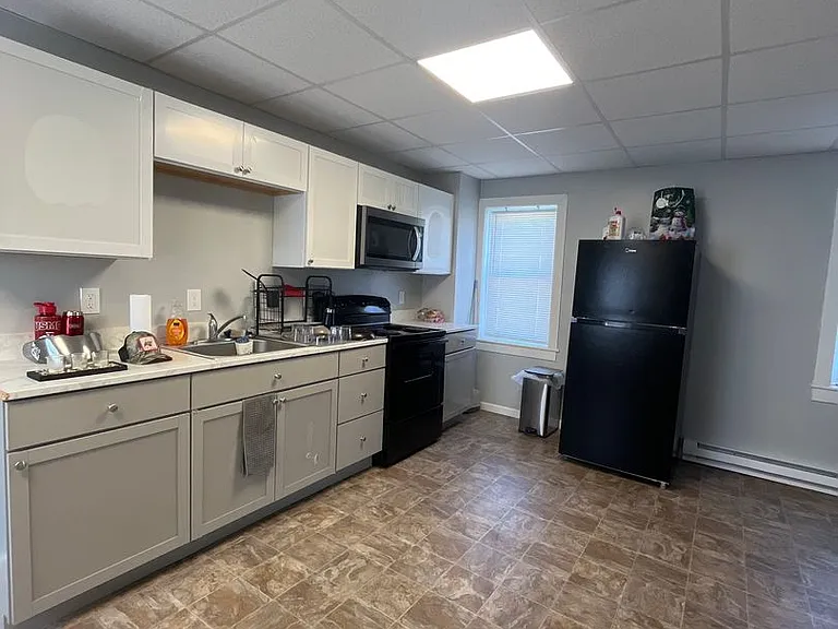 360 Lehigh Ave — Photo 2