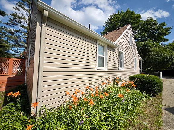 2nd image of 315 E Cowan Ave