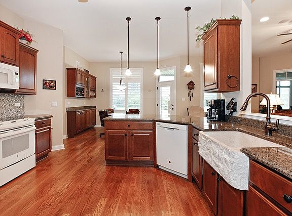 4th image of 10642 Cherrywood Dr