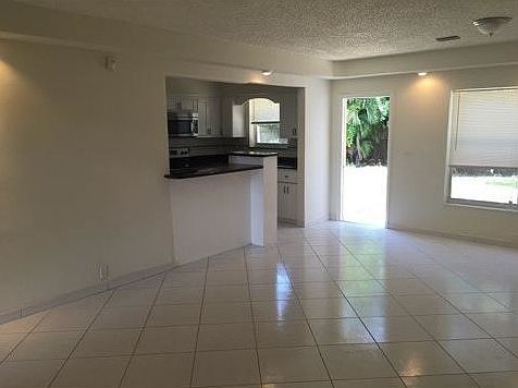 3rd image of 15213 NE 10th Ave