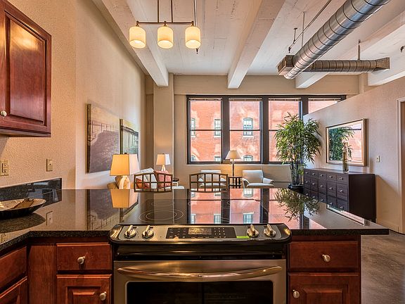 3rd image of 1535 Walnut St APT 305
