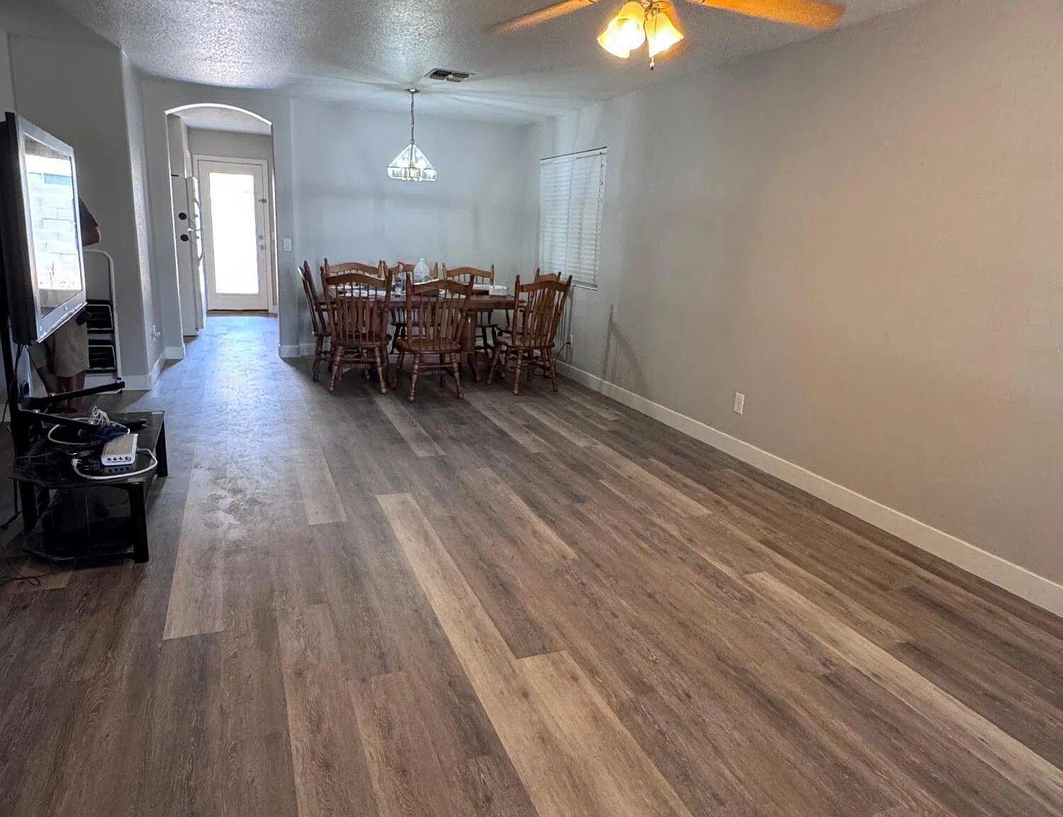 3 bed, 2.0 bath, 1281 sqft, $2,000 — Photo 4