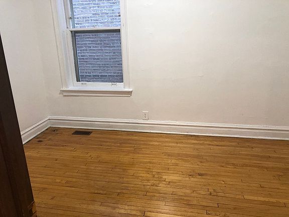 2nd image of 846 N Oakley Blvd