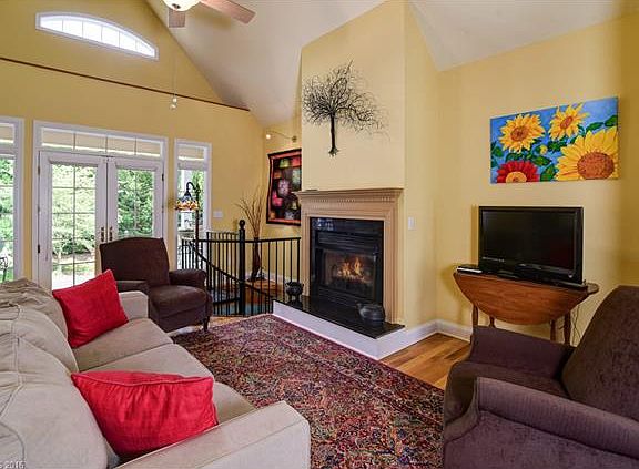 4th image of 227 Willow Place Cir