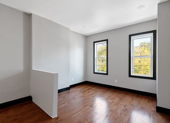 4th image of 45 Saint Pauls Ave #3E