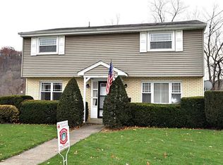 520 Toledo Dr, New Kensington, PA 15068