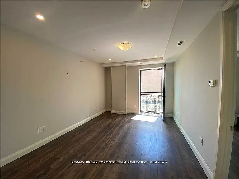 118 King St E #621 — Photo 24