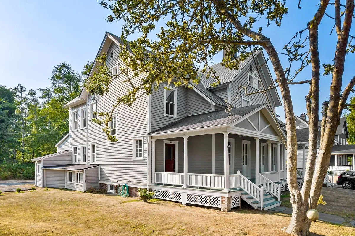 Building Photo - 583 Russell Dr