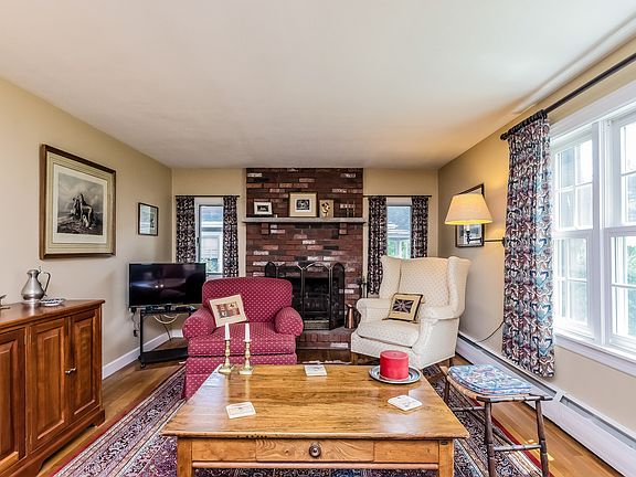 3rd image of 9 Frankwood Ave