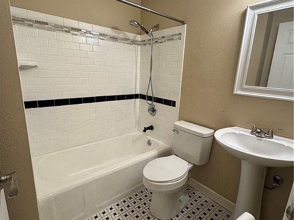 5th image of 421 E F St