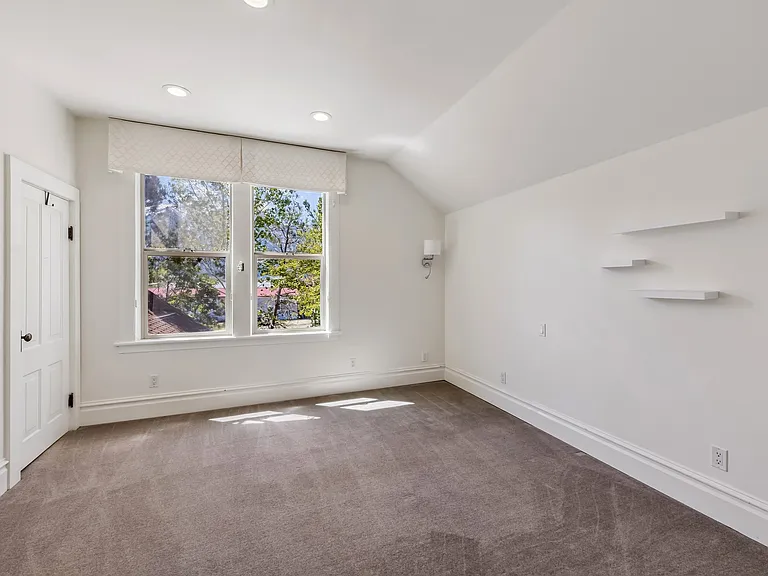 1049 Dressler Ln — Photo 30