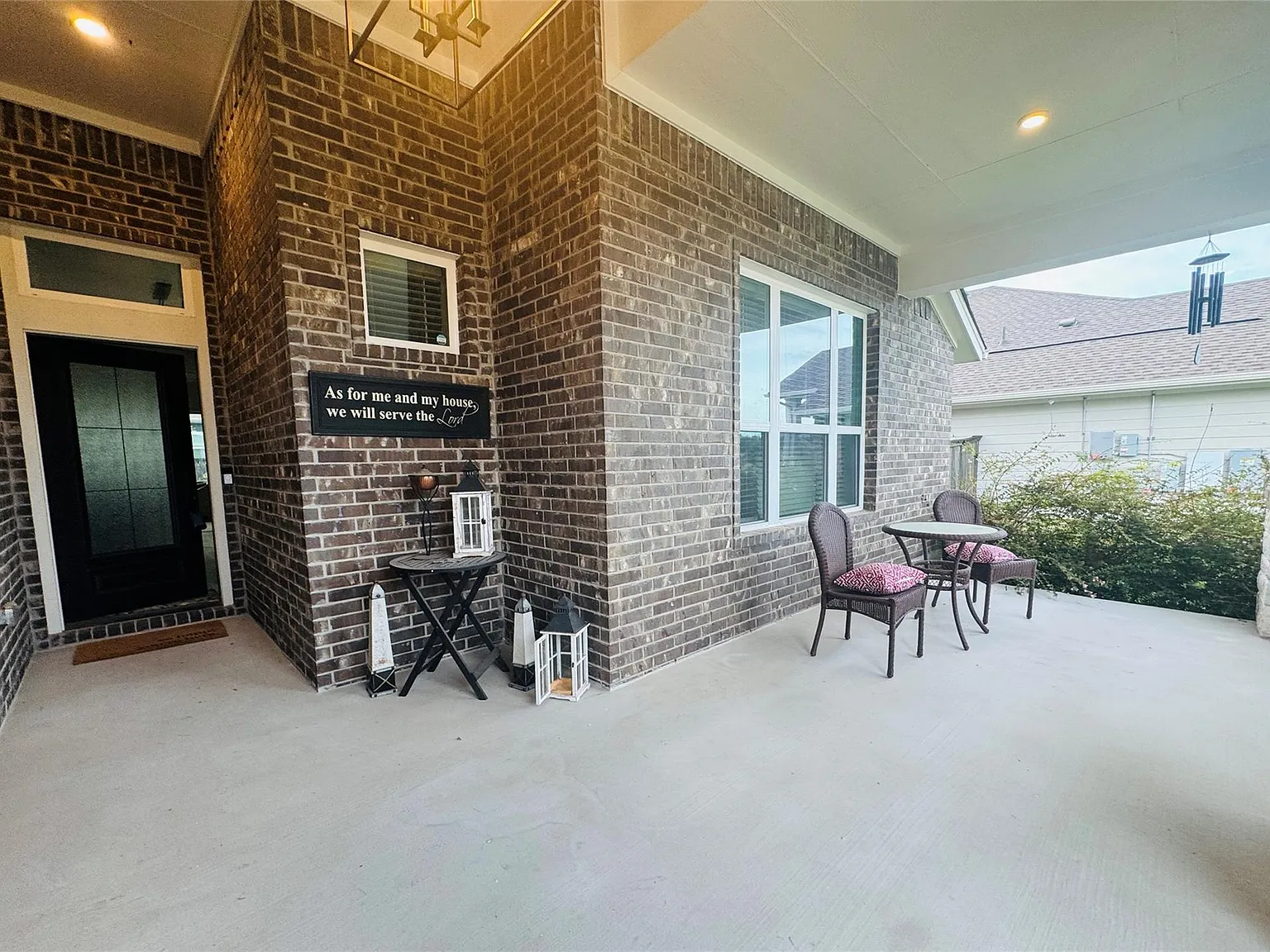3 bed, 2.0 bath, 1941 sqft, $2,500 — Photo 2