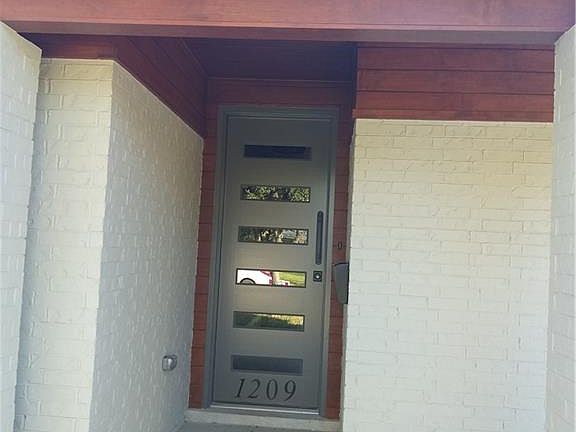 4th image of 1209 Fern Ave