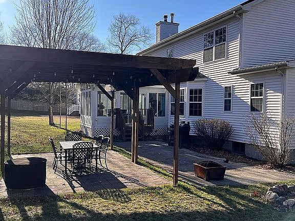 3rd image of 136 Elizabeth Way