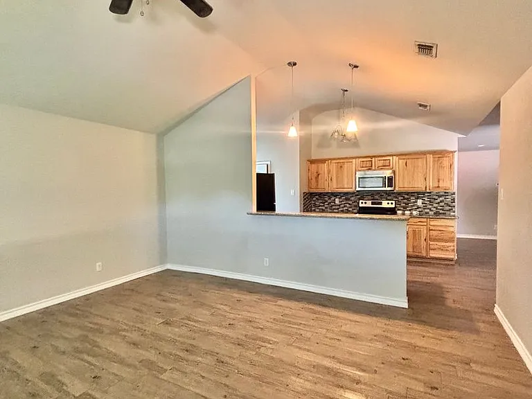 2213 S Johnson St — Photo 2