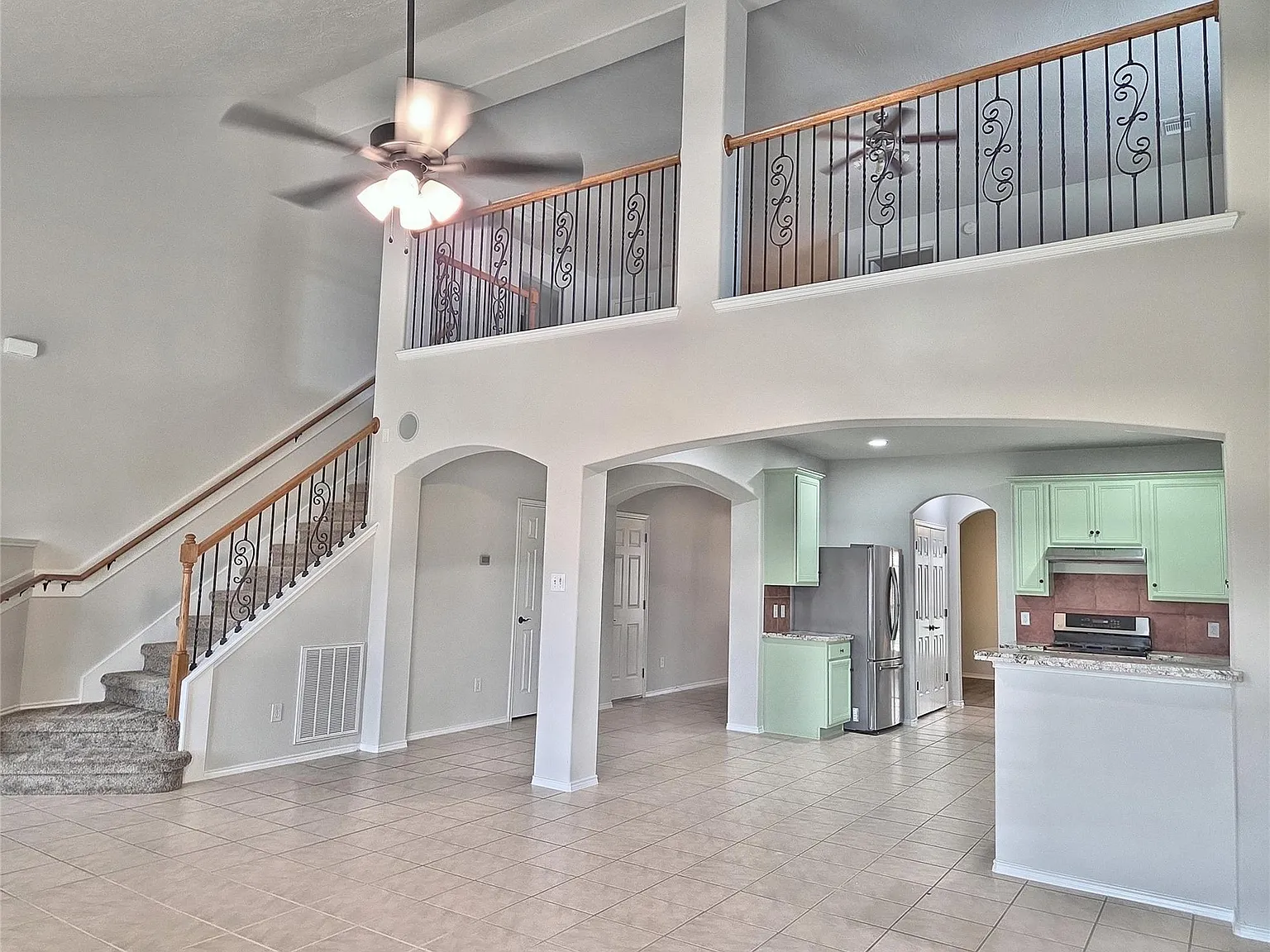 4 bed, 2.5 bath, 2993 sqft, $2,600 — Photo 2