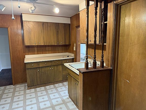 3rd image of 235 River Ln