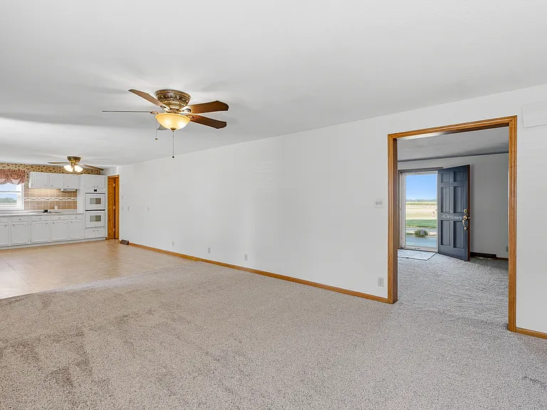 7804 N Seneca St — Photo 18