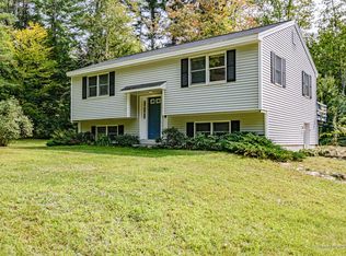 39 Beaver Lodge Rd, Hope, ME 04847