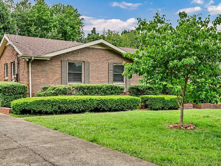 409 Christopher Dr — Photo 38