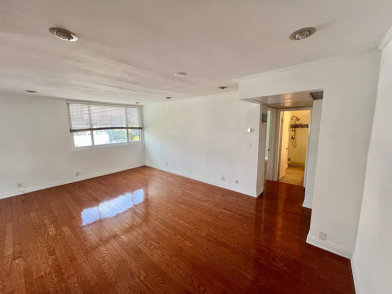 1907 Robinson Ave #3001 — Photo 4