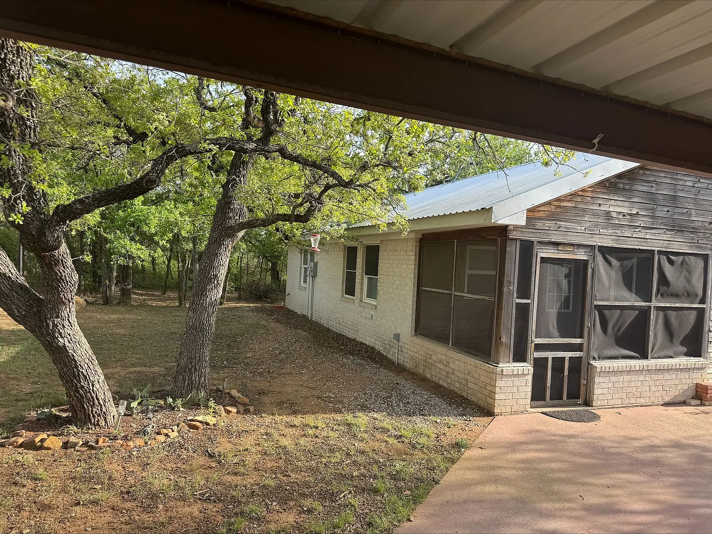 Charming 1 Bed, 1 Bath Cottage Near the Interstate — Photo 2
