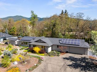620 NW Morgan Ln, Grants Pass, OR 97526