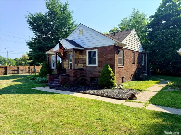 2604 Gratiot Blvd, Marysville, MI 48040