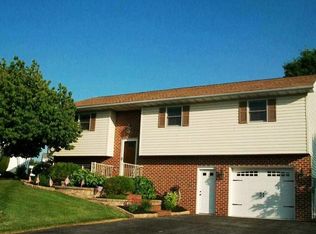 98 Lion Dr, Hanover, PA