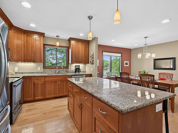 5th image of 7183 Birchview Rd N