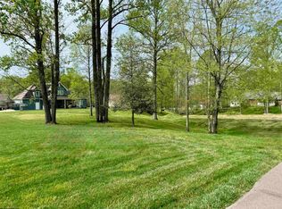 Aralyns Ln, Shinnston, WV 26431