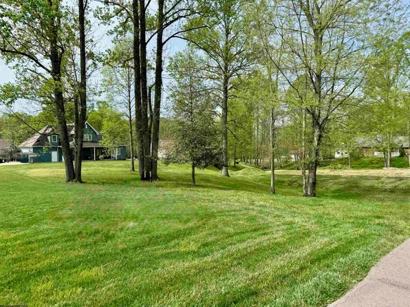 Aralyns Ln, Shinnston, WV 26431