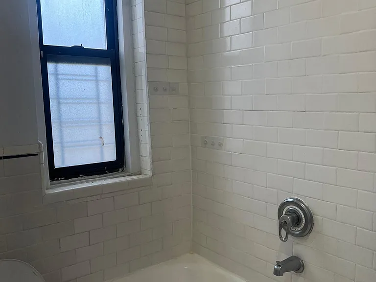 3230 Steuben Ave #C1 — Photo 6