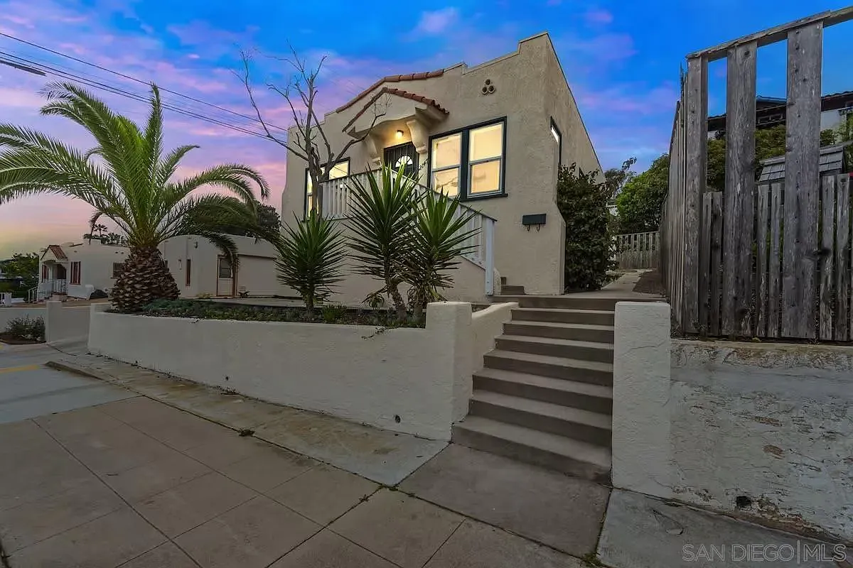 2 bed, 1.0 bath, 788 sqft, $5,950 — Photo 2