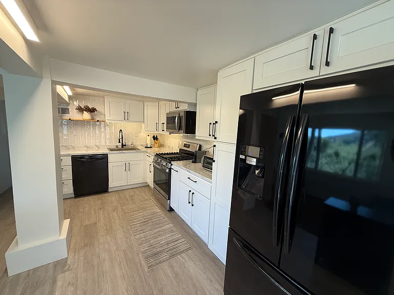 1242 Thomas Dr #A — Photo 9