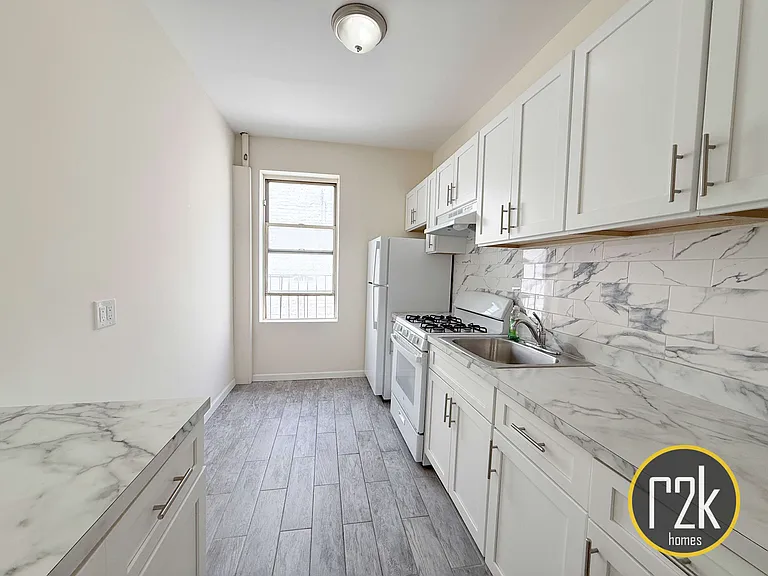 20-75 38th St #4D — Photo 4