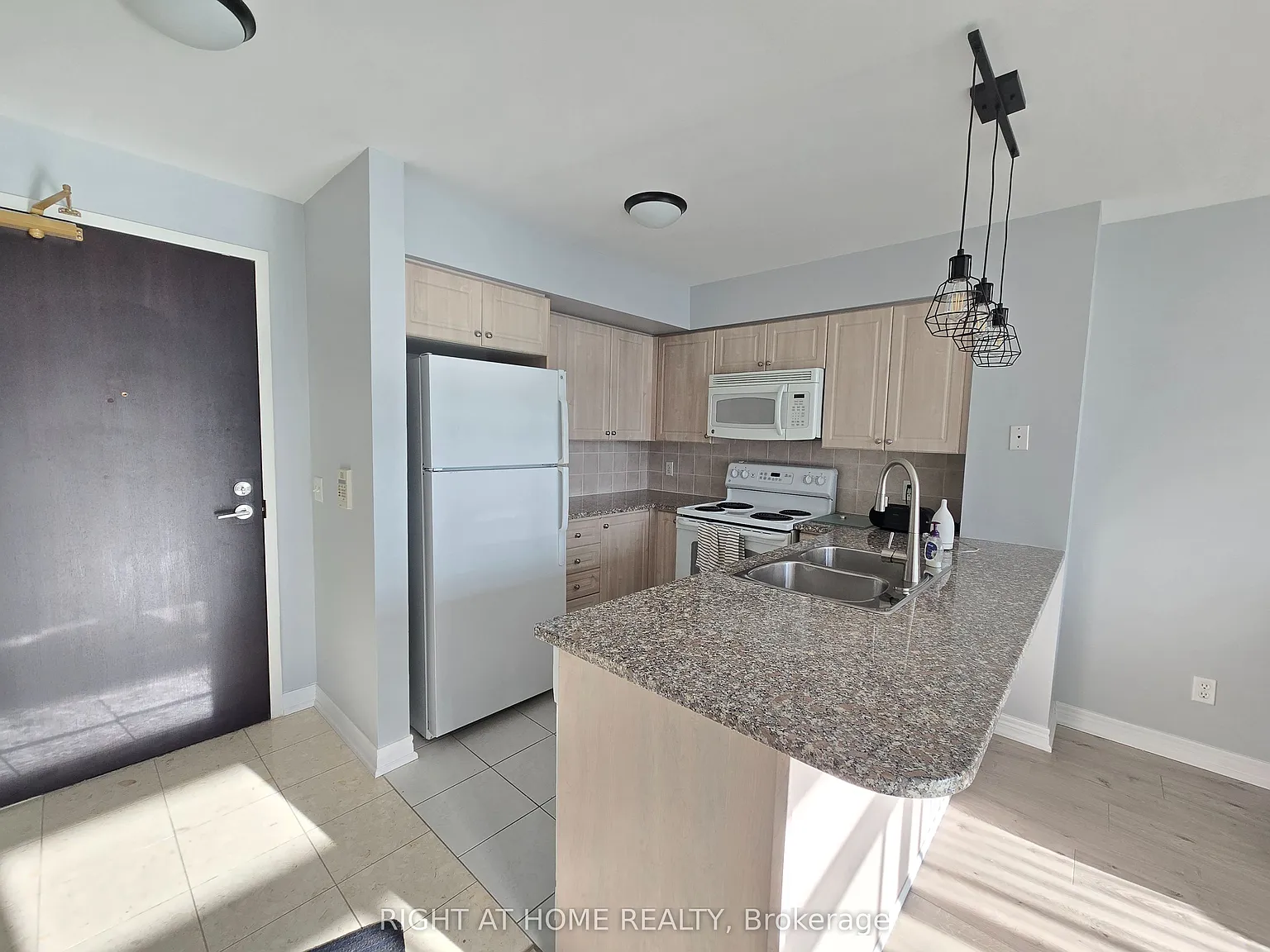 1 bed, $2,400 — Photo 2