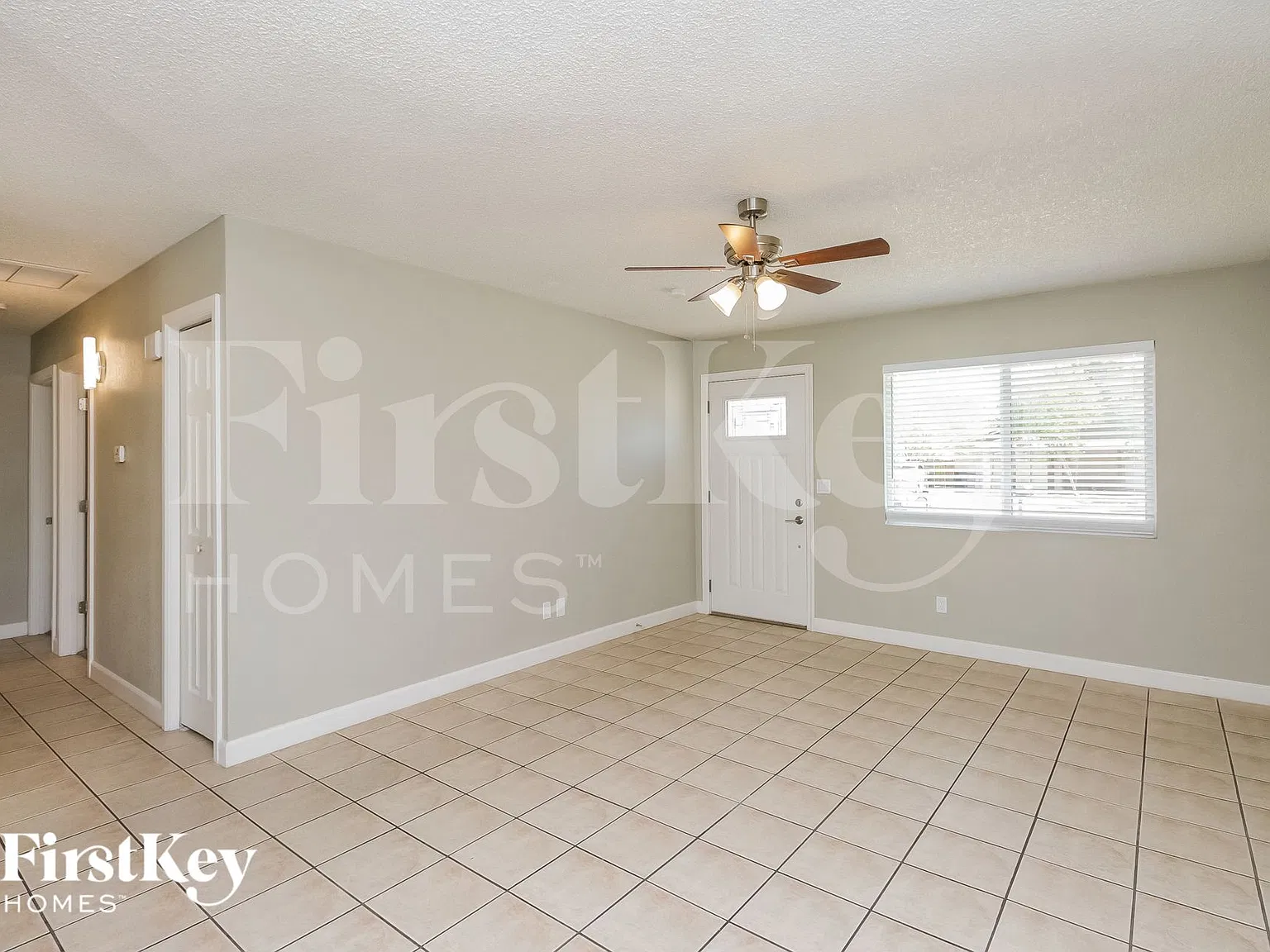 3 bed, 2.0 bath, 1052 sqft, $2,490 — Photo 3