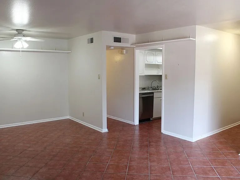 8401 N New Braunfels Ave #109 — Photo 5