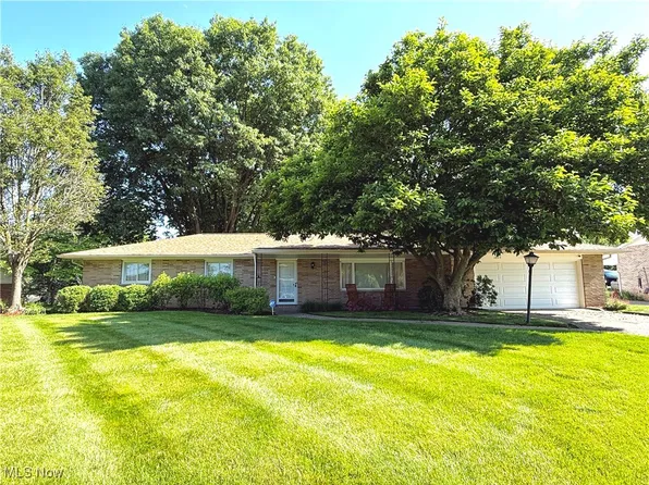 2645 Gladiola St NE, Canton, OH 44705