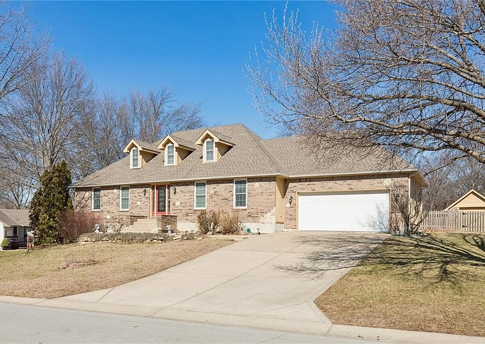 1st image of 15424 Poplar St