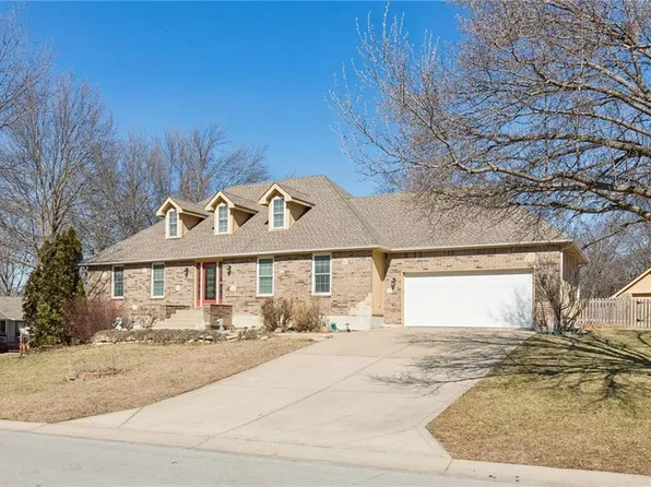 15424 Poplar St, Basehor, KS 66007