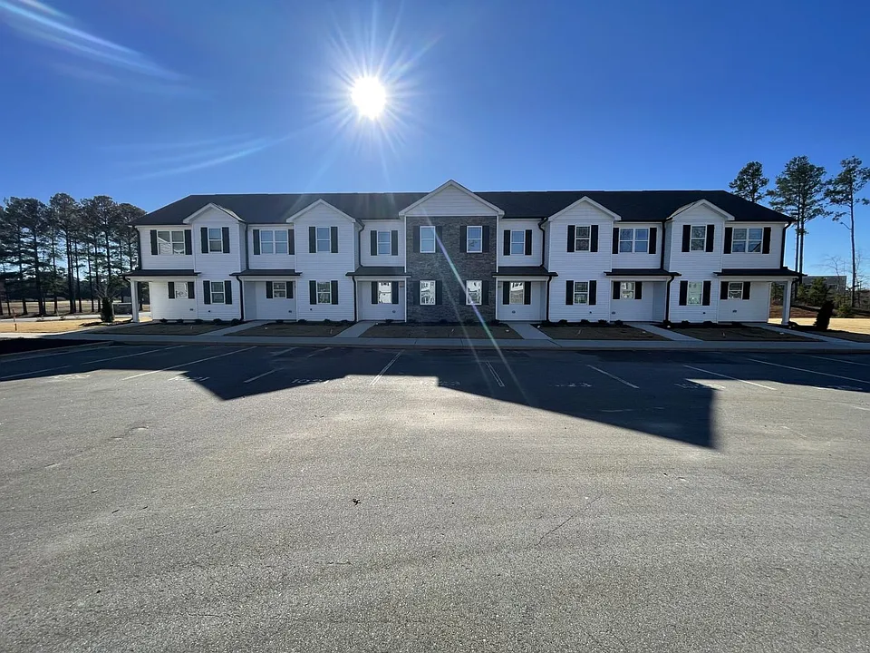 1025 Peony Ln