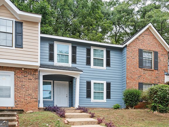 3rd image of 725 Oak Dr