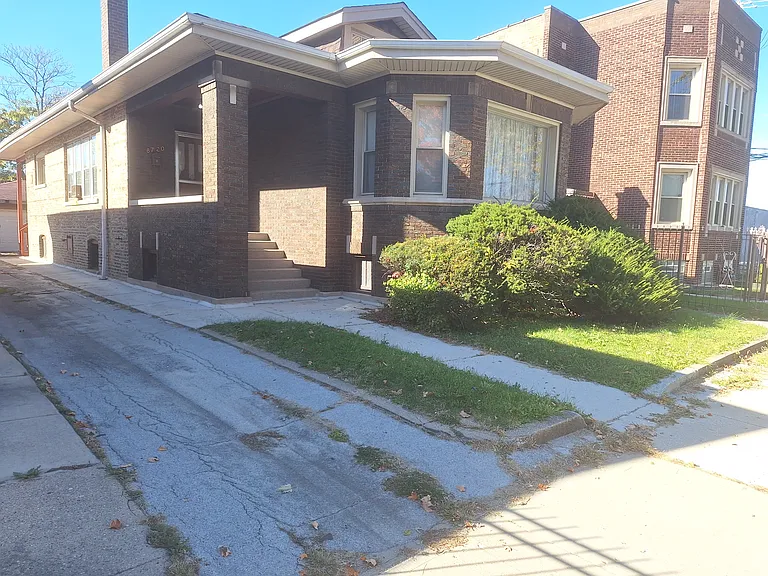 8720 S Loomis St — Photo 1