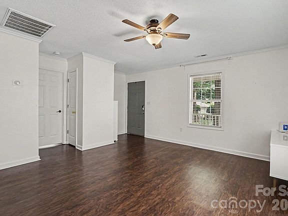 5th image of 107 Watson St